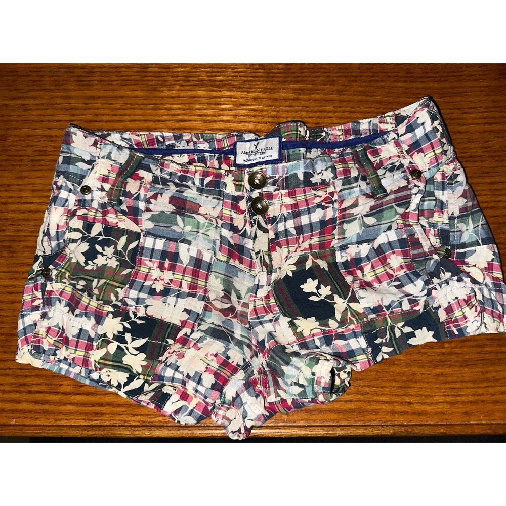 AMERICAN EAGLE Outfitters Women's Floral Print Patch Plaid Short Shorts Sz 0